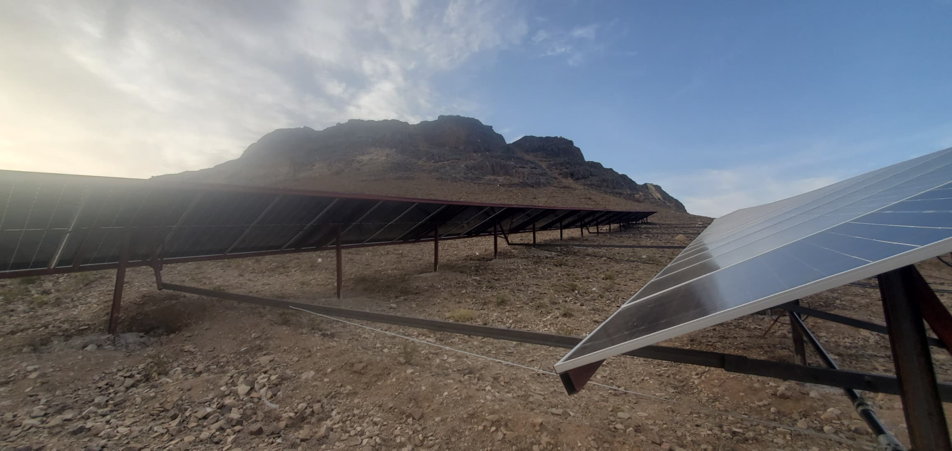 منظومة ضح 100KW مكونه من 157 لوح بقدرة 635W لكل لوح ومحرك بقدرة 75KW ومضخة 63W عمق البير 550M مديرية جهران - قرية الكولة - ذمار - اليمن